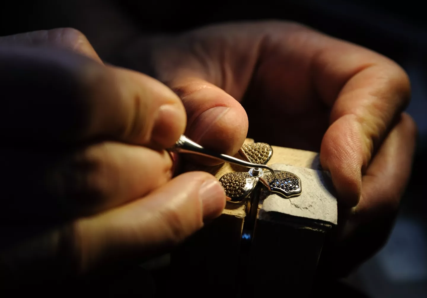 Réparation, fabrication et transformation de bijoux en or